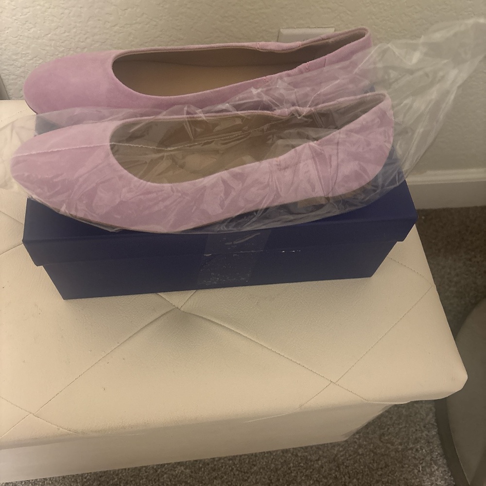 Italeau Italian leather flats brand new with box size 9